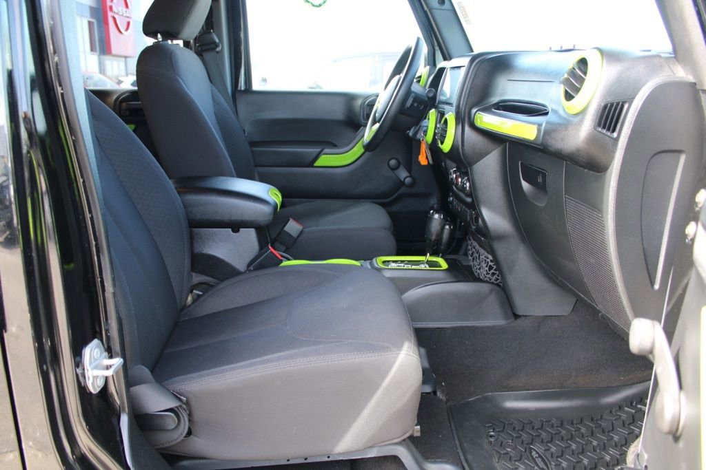 Used 2015 Jeep Wrangler Unlimited Sport w/ Mopar Black Appearance Group image 19