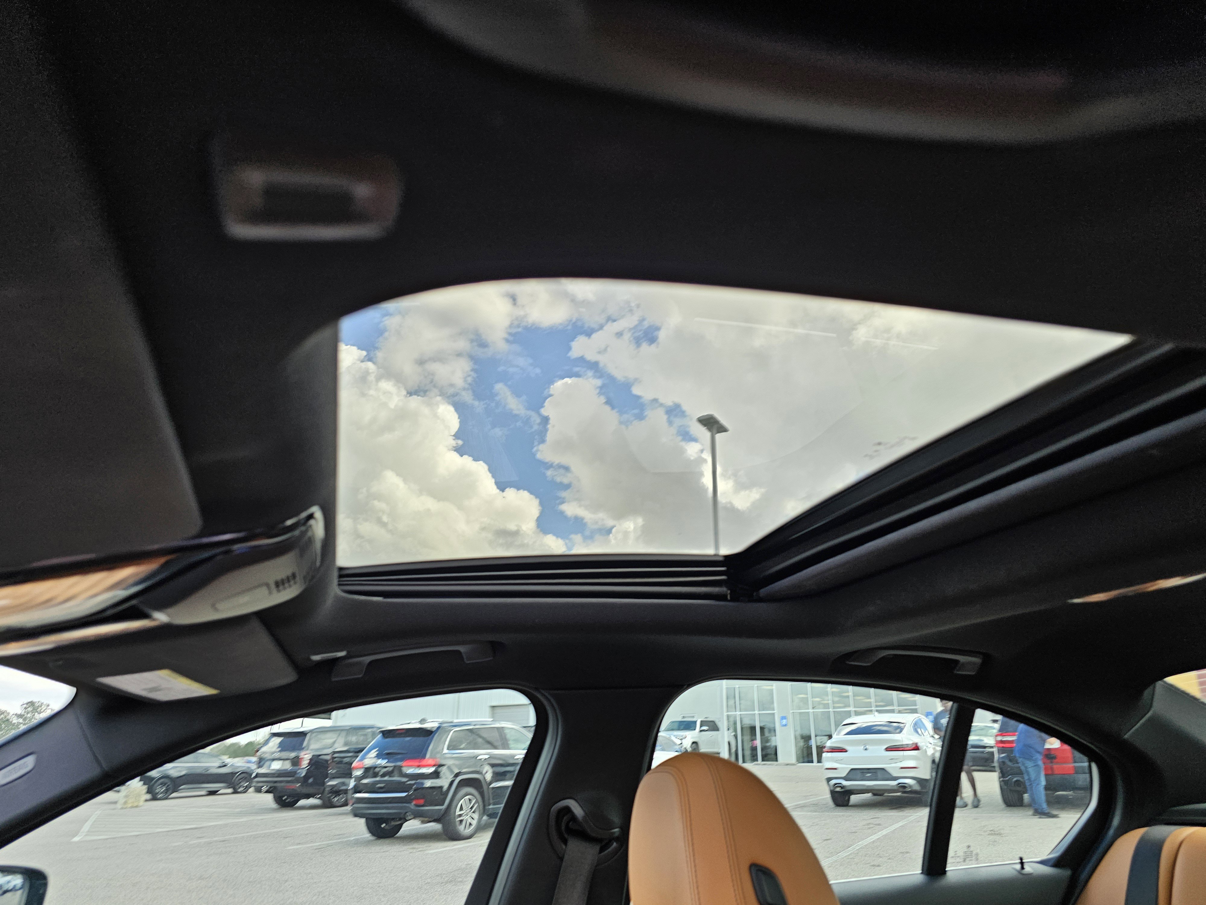 Used 2022 BMW 330i xDrive Sedan w/ Driving Assistance Package image 17