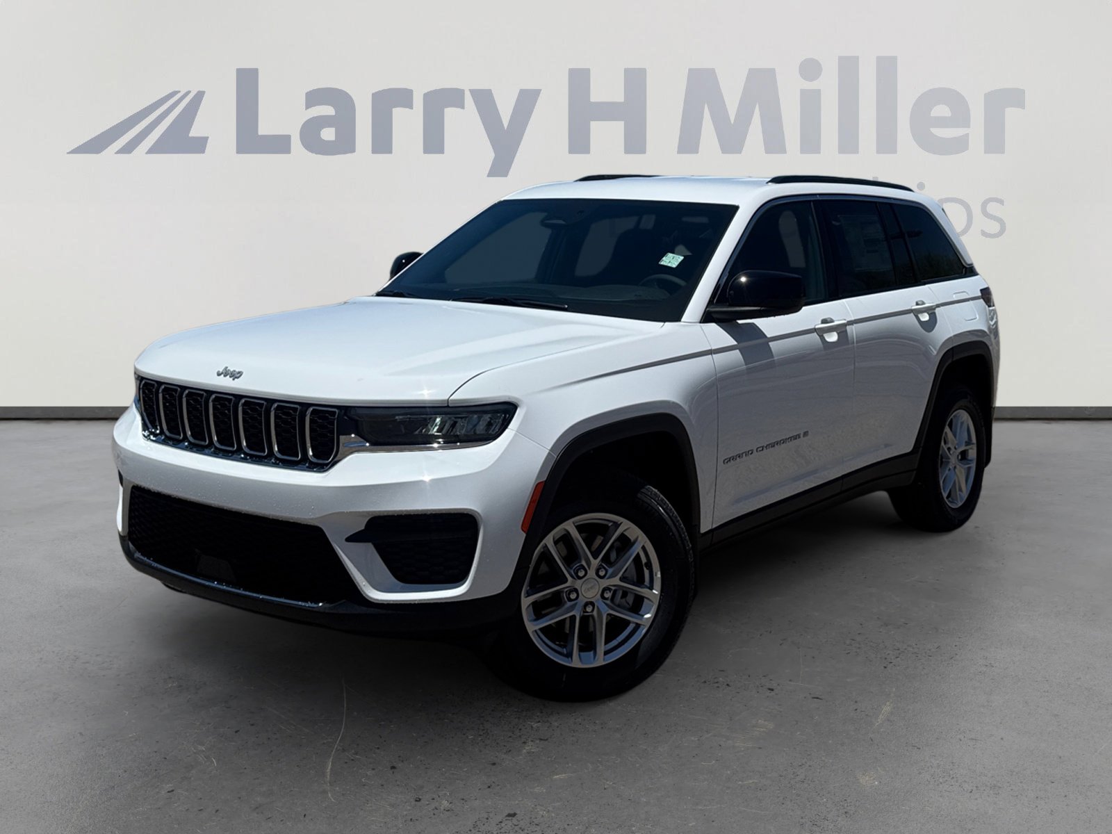 New 2026 Jeep Grand Cherokee Laredo w/ MOPAR Finishing Package