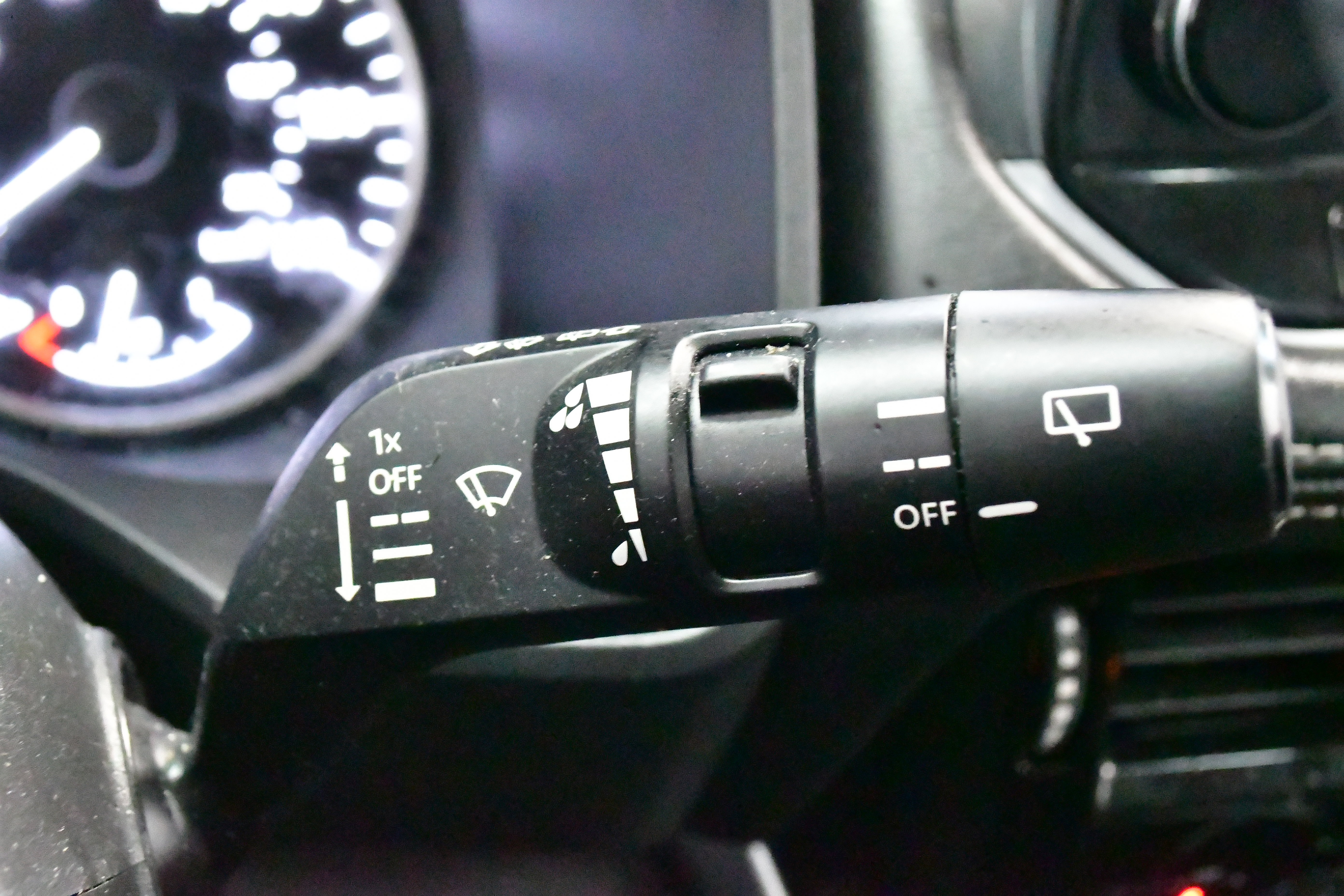 Used 2023 Nissan Rogue SL w/ SL Premium Package image 21