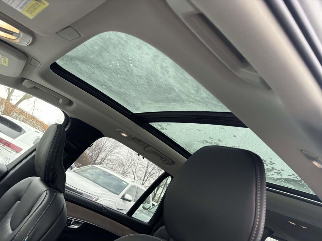 New 2026 Volvo XC90 B6 Ultra image 25