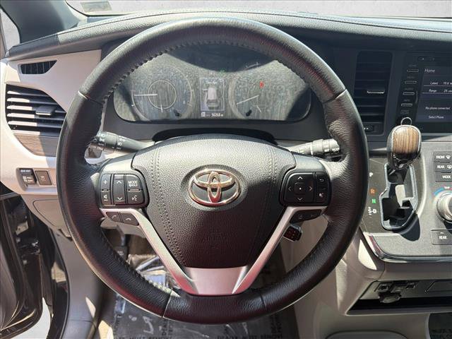 Used 2018 Toyota Sienna XLE FWD image 14