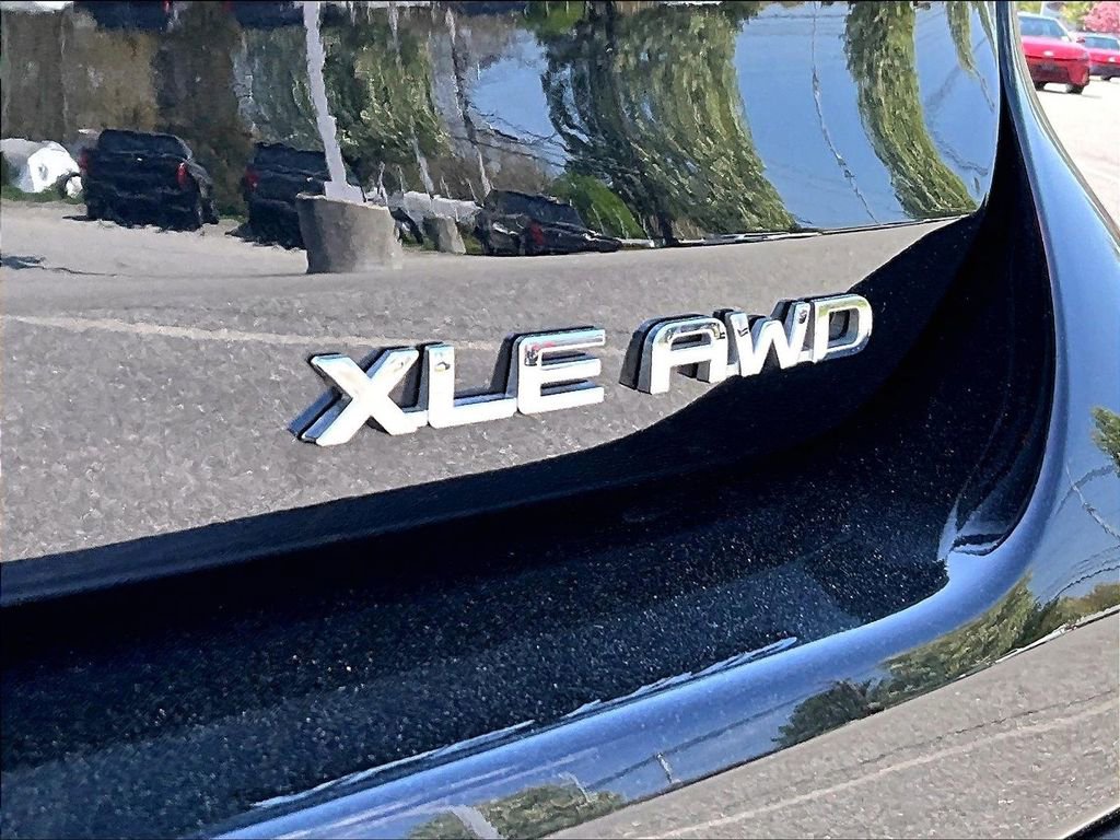 Used 2023 Toyota Highlander XLE AWD/4WD image 30