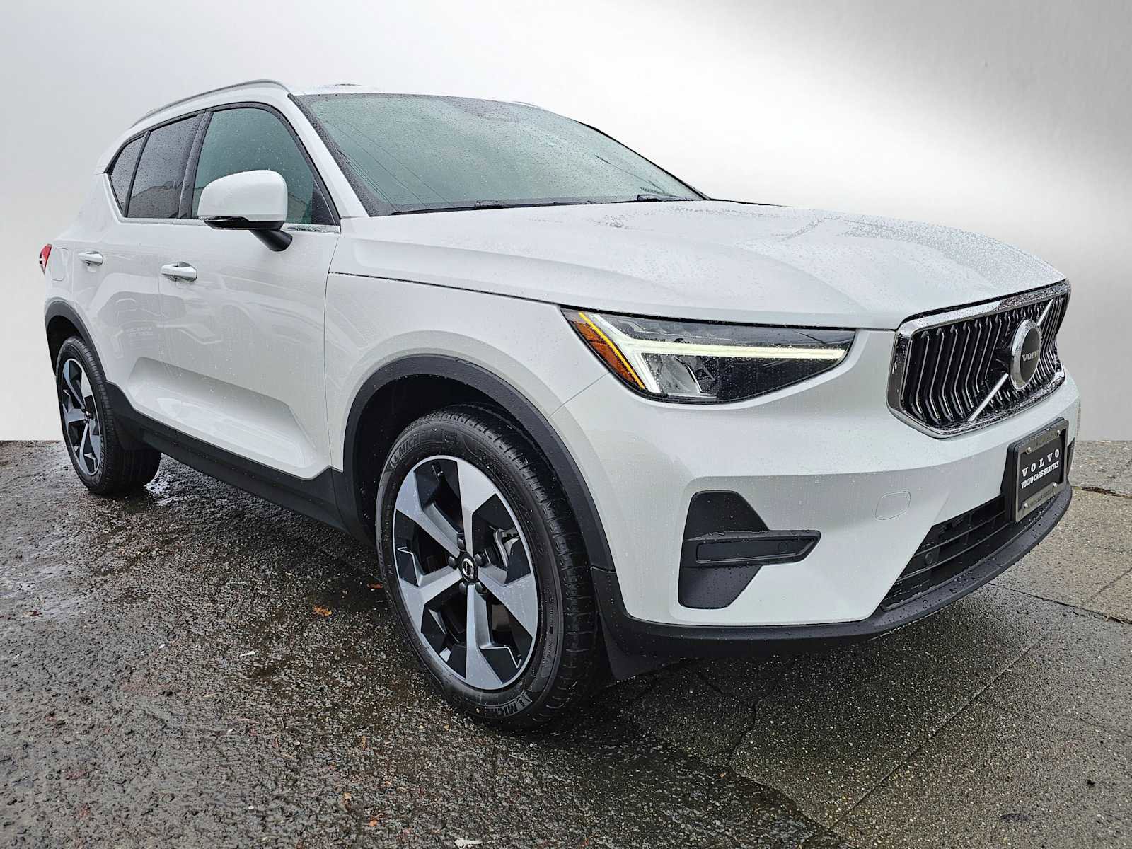 New 2025 Volvo XC40 B5 Core w/ Protection Package Premier image 1