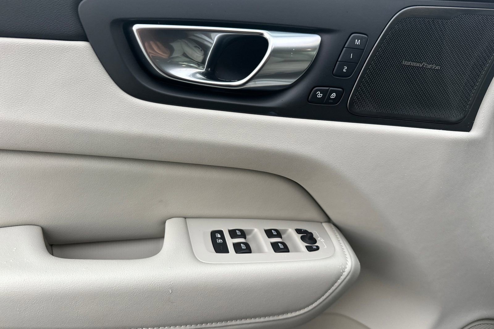 New 2026 Volvo XC60 B5 Ultra w/ Protection Package Premier image 14