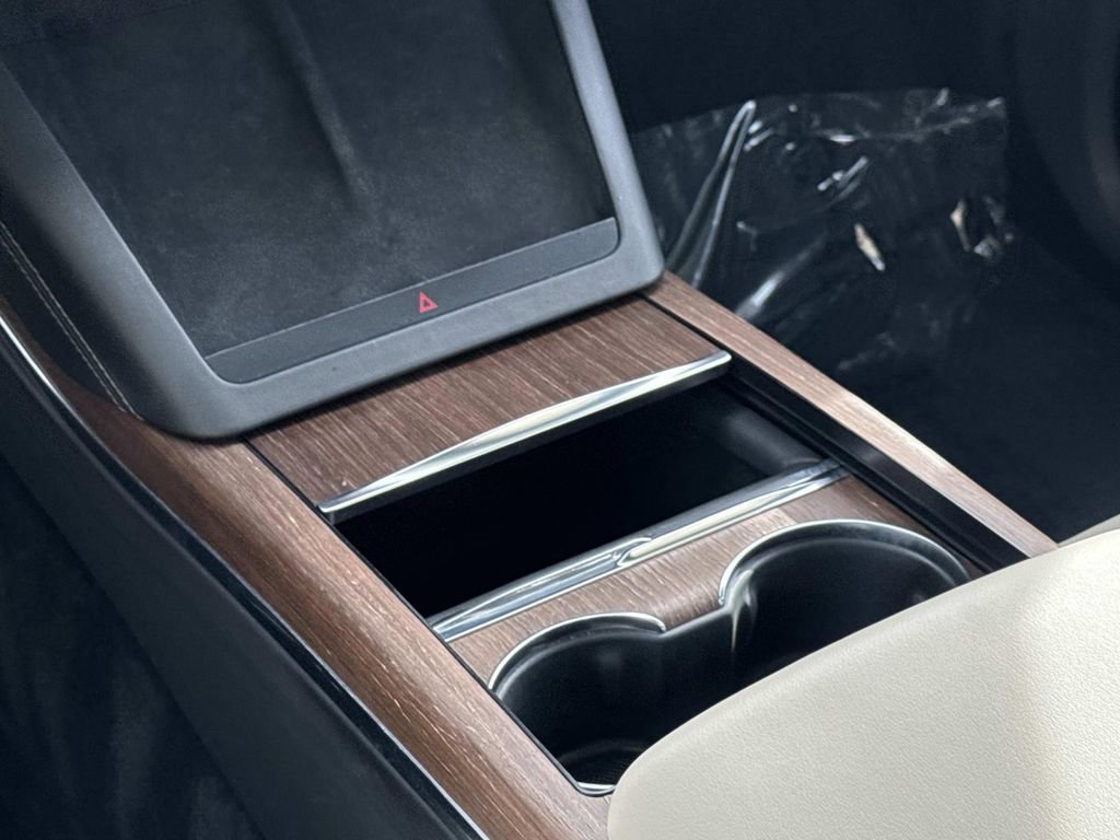 Used 2022 Tesla Model X image 19