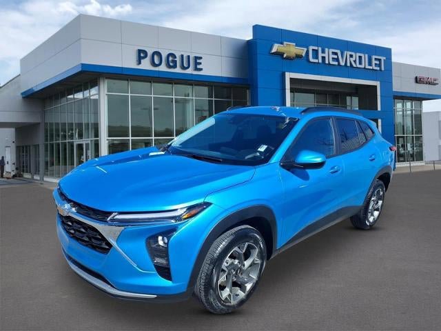 Used 2025 Chevrolet Trax LT w/ LT Convenience Package image 4