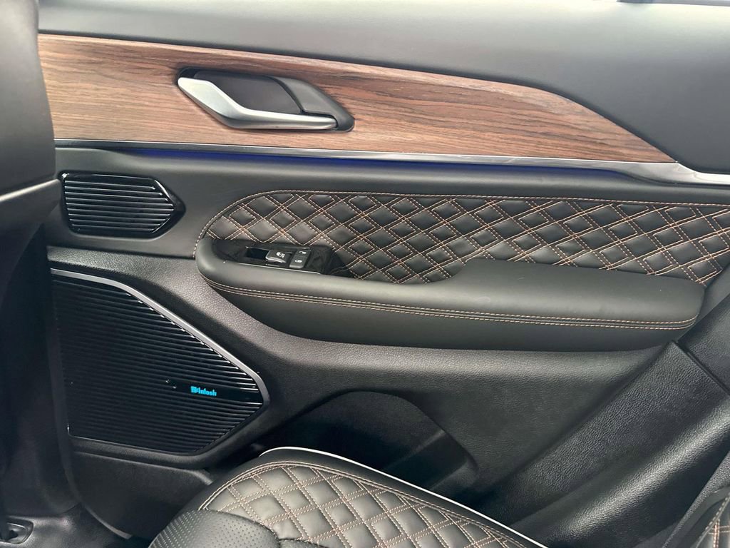 Used 2023 Jeep Grand Cherokee Summit image 12