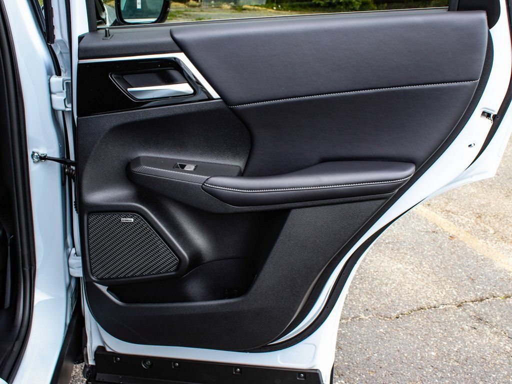 New 2026 Mitsubishi Outlander LE AWD/4WD image 12