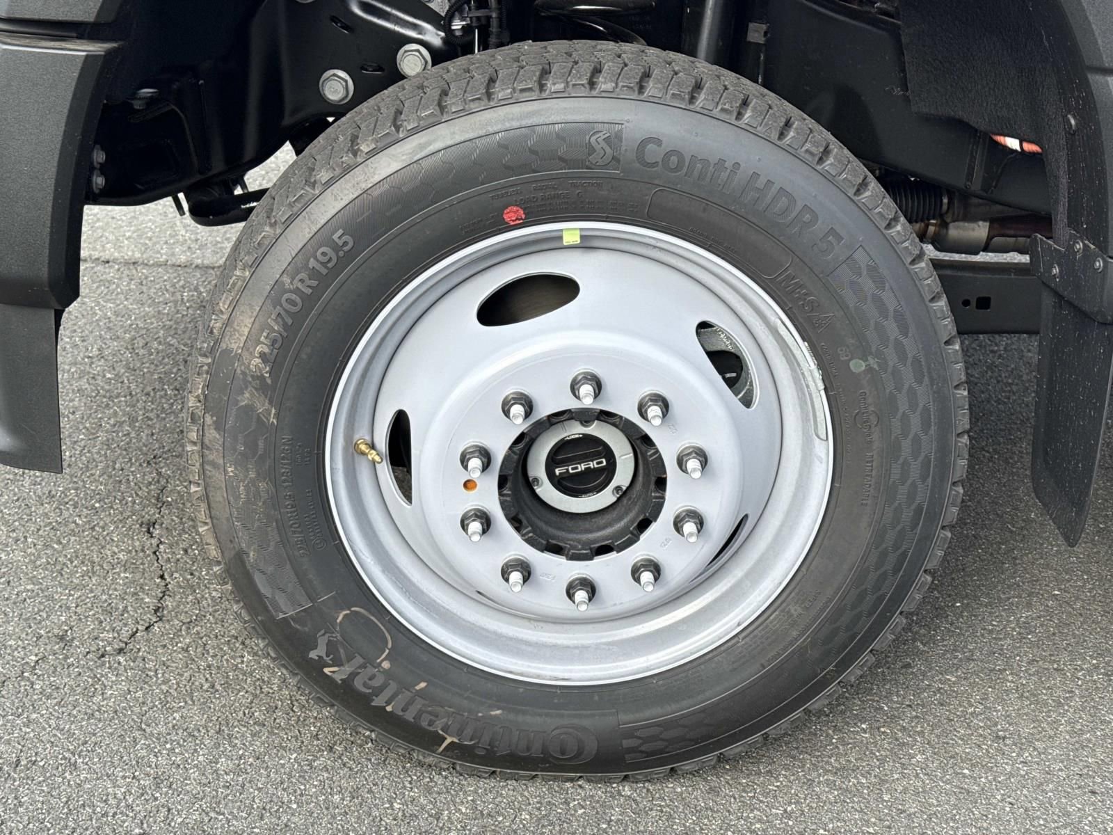 New 2026 Ford F550 4x4 Regular Cab Super Duty image 9