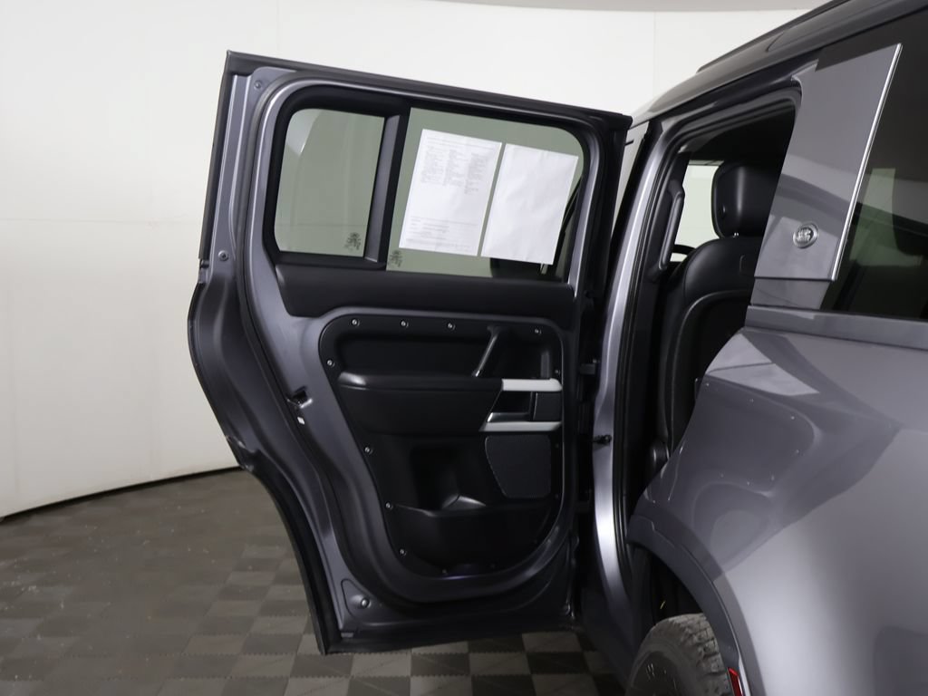 Used 2020 Land Rover Defender 110 HSE AWD/4WD image 23