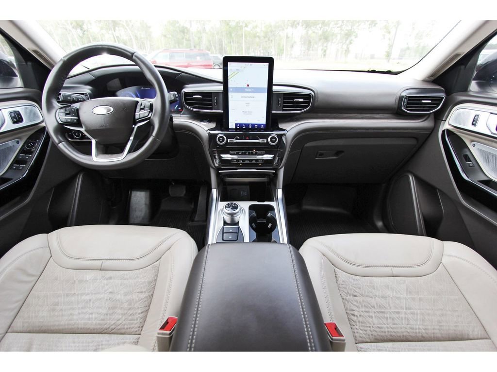 Certified 2024 Ford Explorer Platinum w/ Technology Package image 10