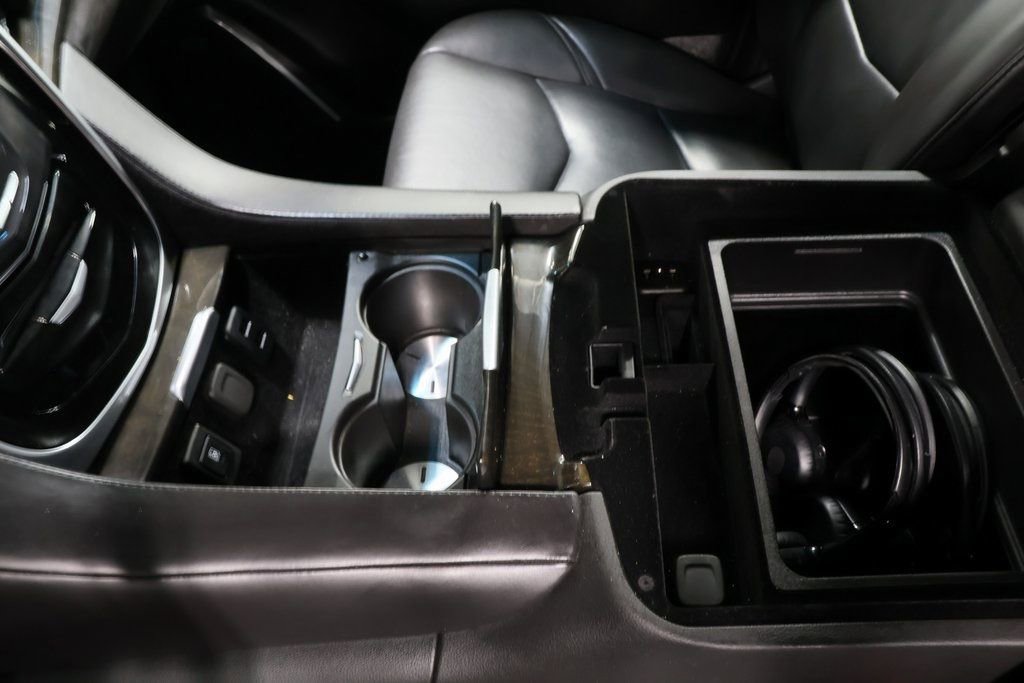 Used 2020 Cadillac Escalade Platinum image 24