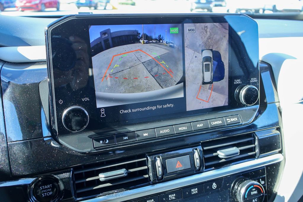 Used 2025 Nissan Pathfinder SL image 4