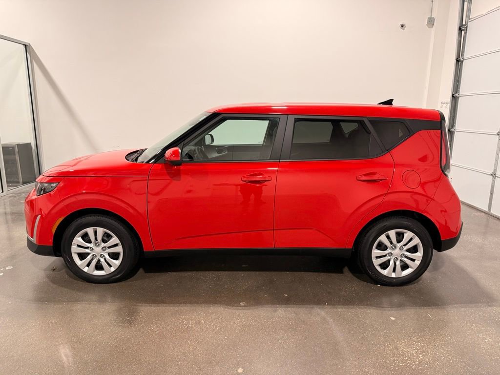 Used 2023 Kia Soul LX image 8