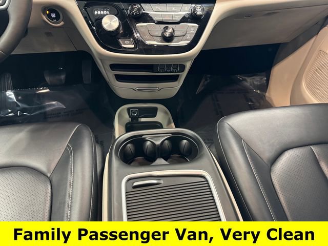 Used 2024 Chrysler Pacifica Touring-L FWD image 15