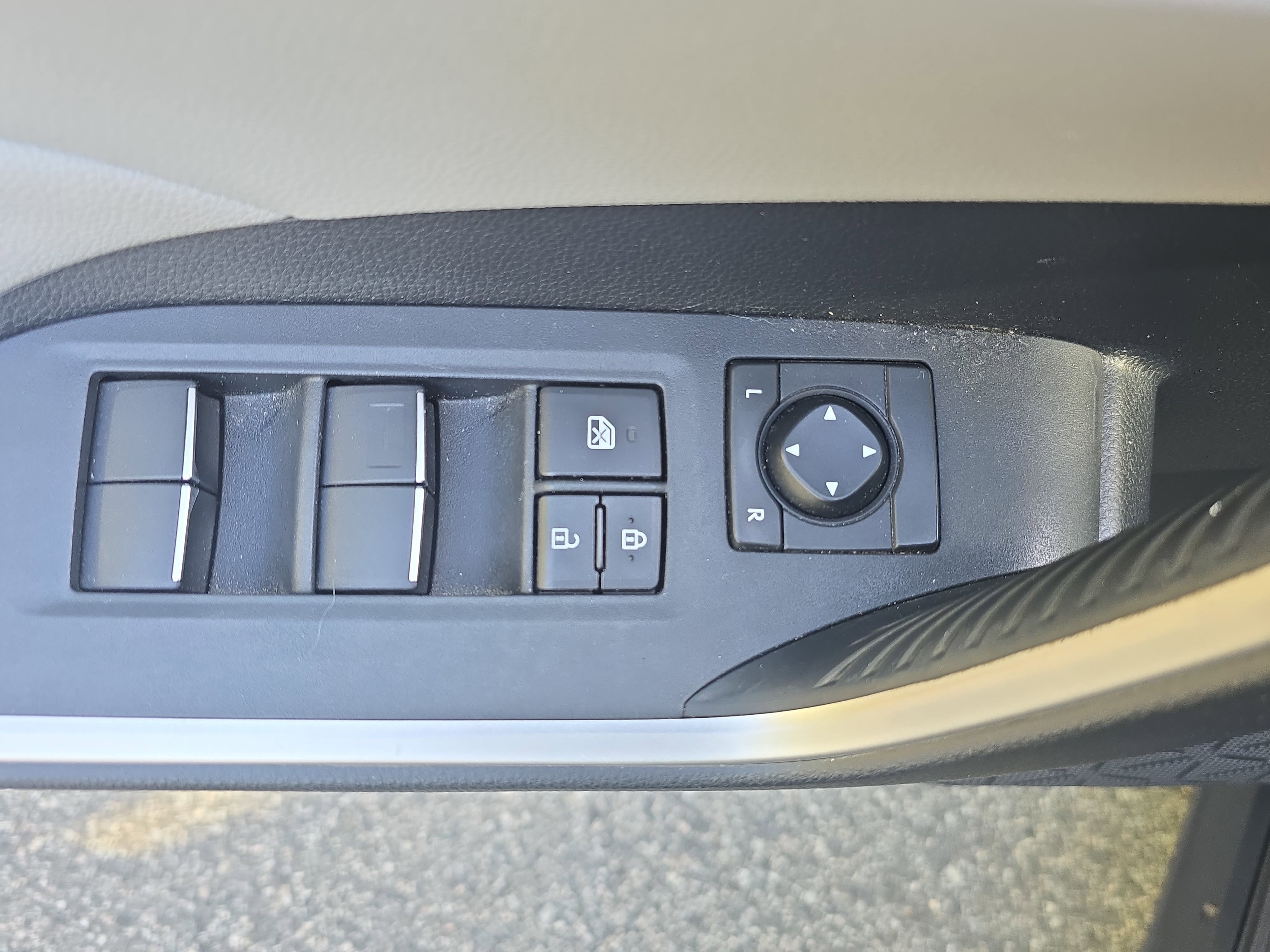 Used 2019 Toyota RAV4 XLE Premium image 27