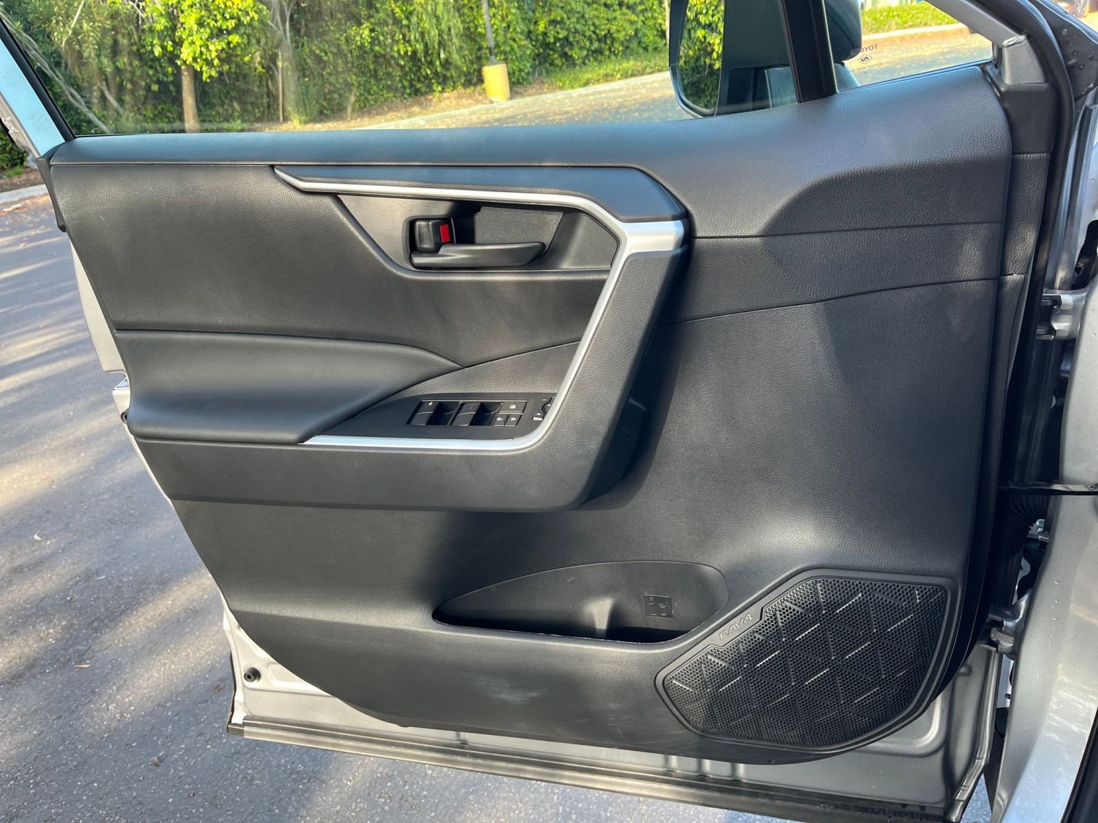 Used 2025 Toyota RAV4 LE image 20