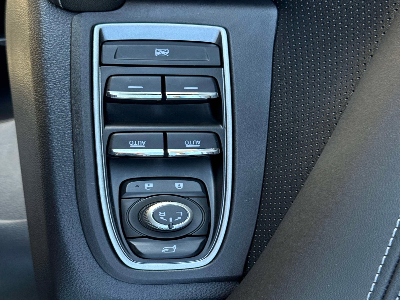 Certified 2025 Subaru Ascent Limited w/ Popular Package #1 image 21