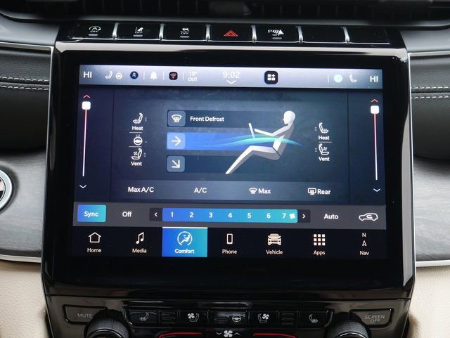 New 2025 Jeep Grand Cherokee Limited w/ Luxury Tech Group II image 22