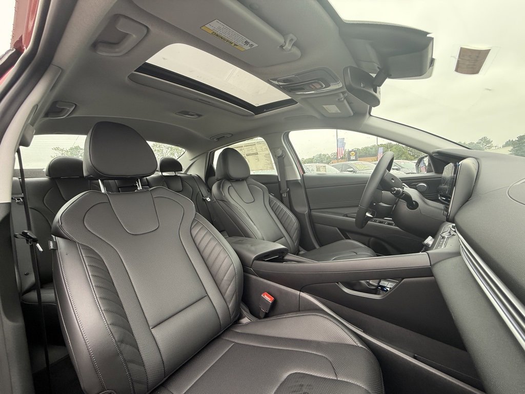 New 2025 Hyundai Elantra Limited image 23