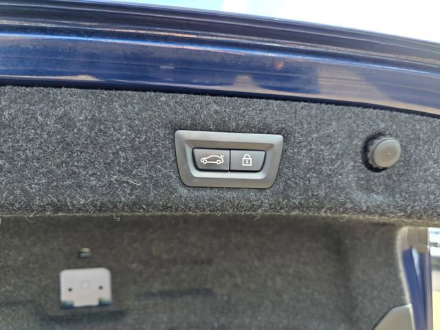 Used 2020 BMW 530e w/ Premium Package image 13