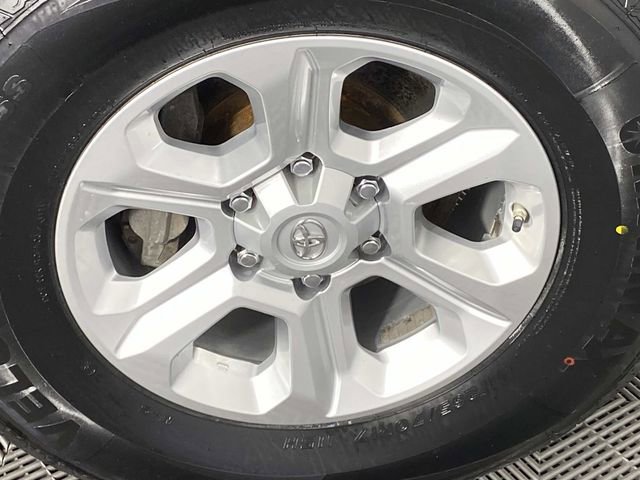 Used 2021 Toyota 4Runner SR5 AWD/4WD image 30