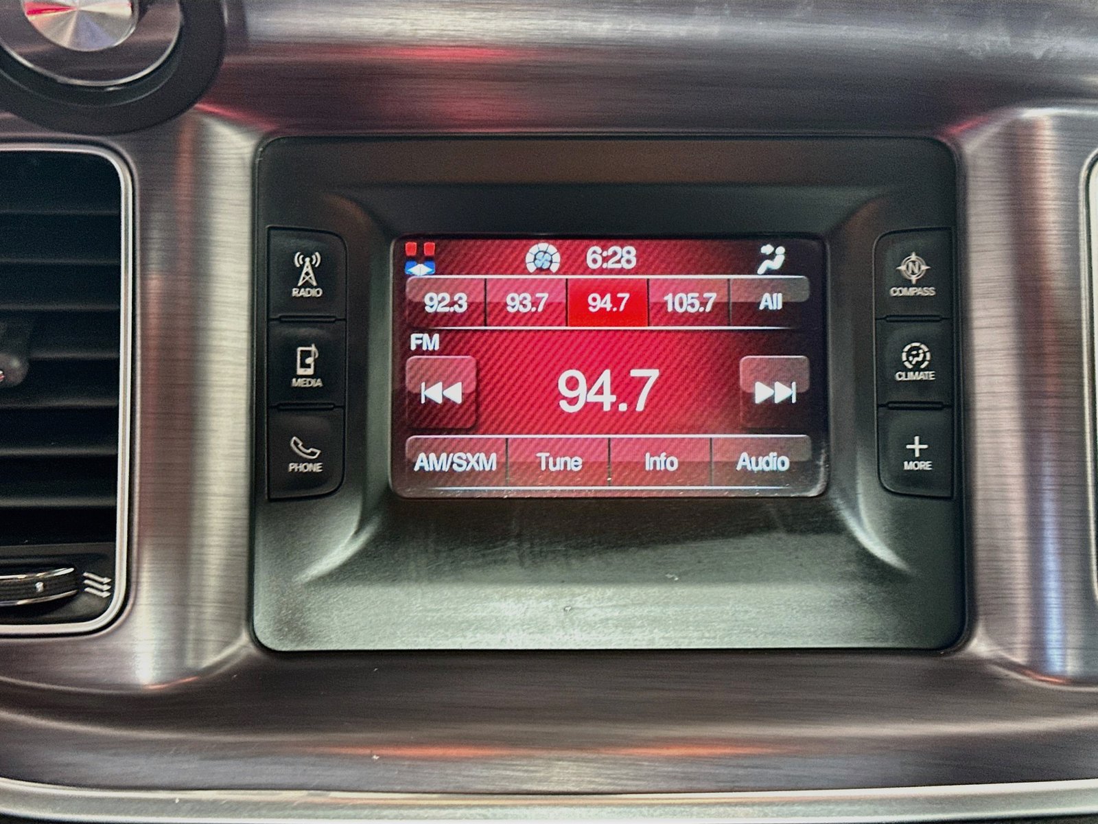 Used 2015 Dodge Charger SE w/ Power Sunroof Group RWD image 13
