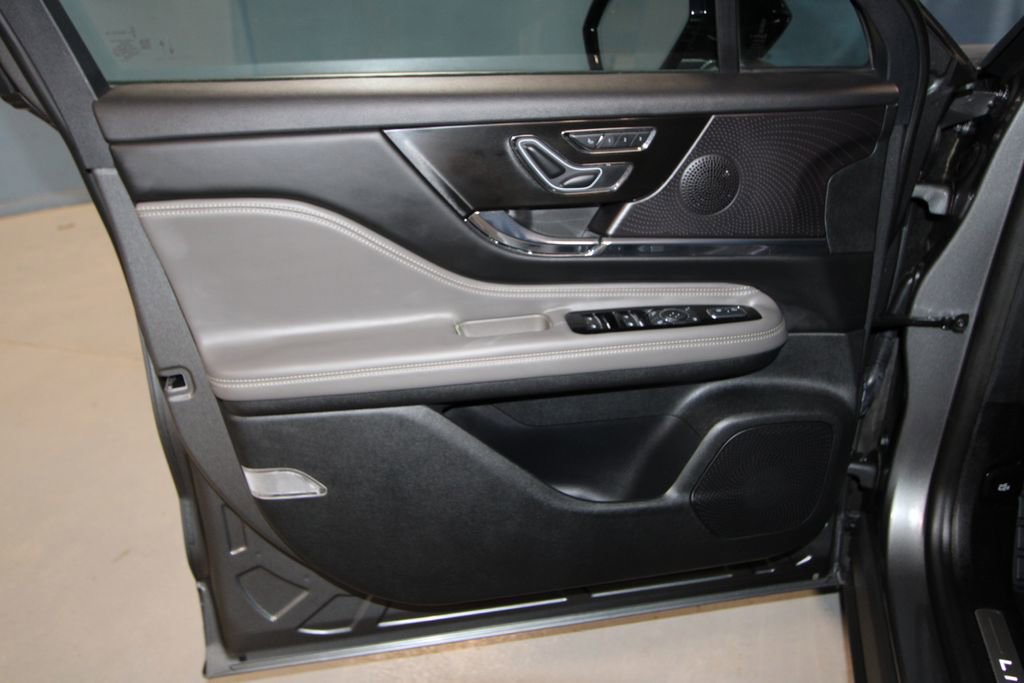 Used 2024 Lincoln Corsair Grand Touring w/ Equipment Group 301A image 5