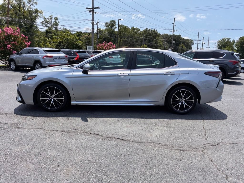 Used 2023 Toyota Camry SE FWD image 4