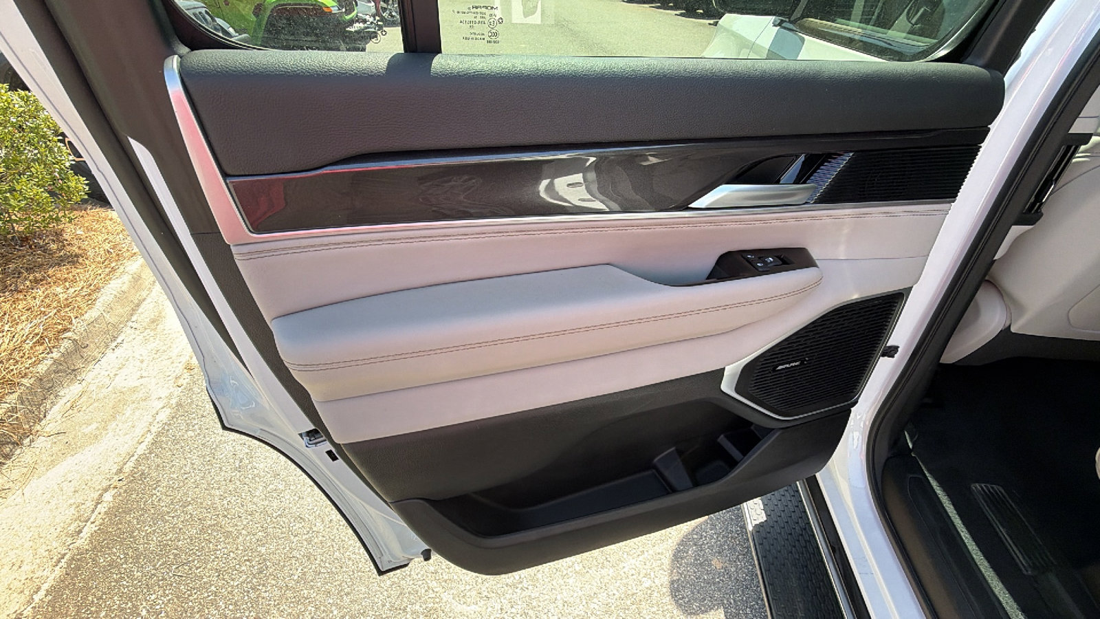 Used 2024 Jeep Wagoneer 4WD image 24