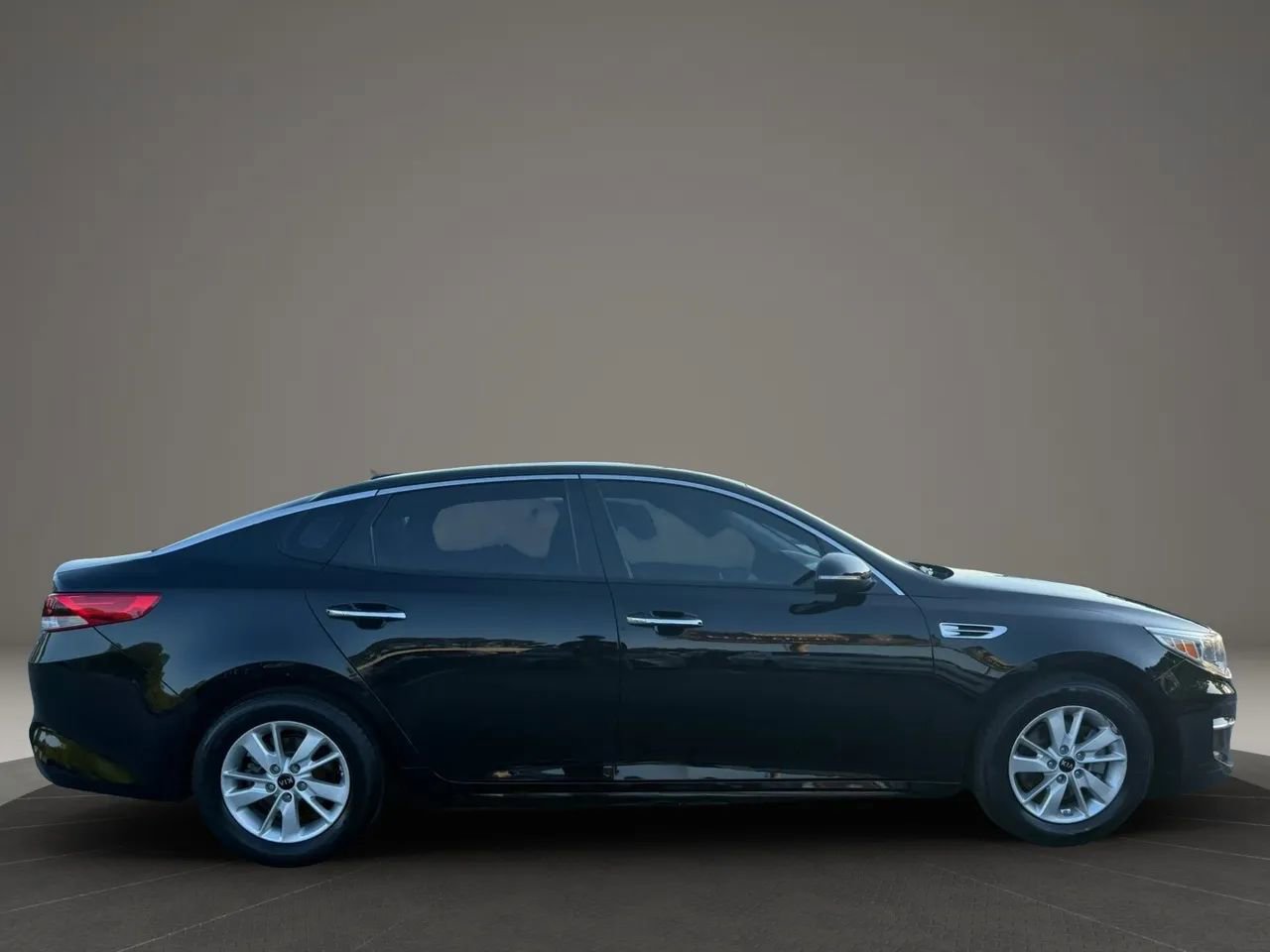 Used 2018 Kia Optima LX image 6