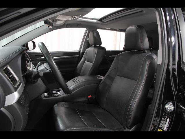 Used 2019 Toyota Highlander Limited AWD/4WD image 5