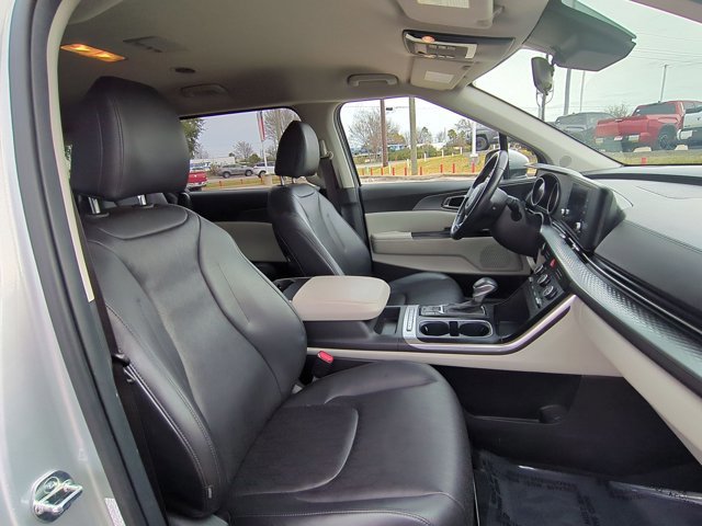 Used 2023 Kia Carnival LX image 20