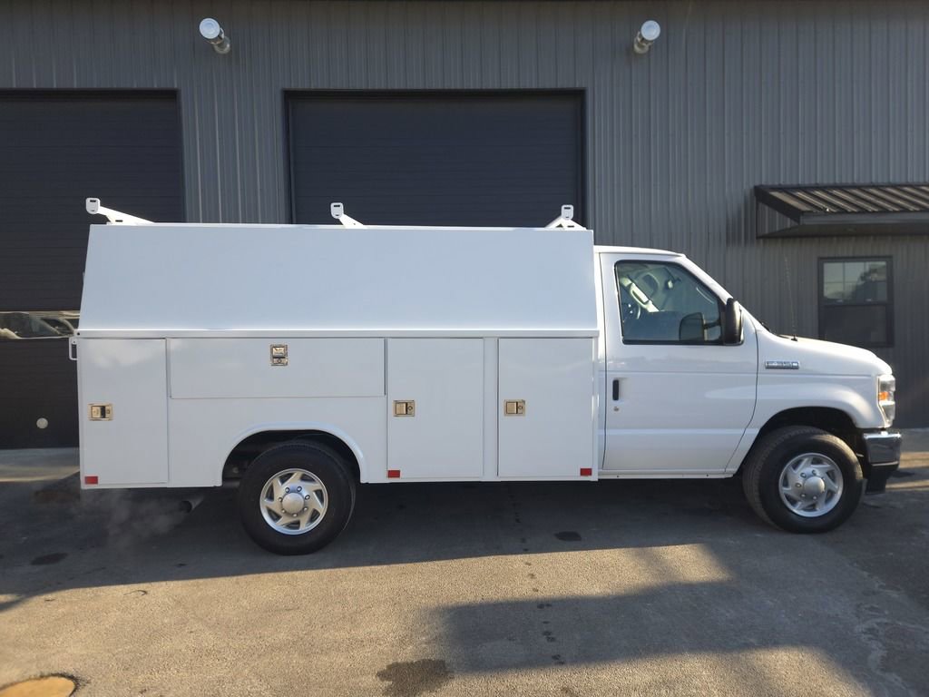 Used 2022 Ford E-350 and Econoline 350 Super Duty w/ Power Windows & Locks Group RWD image 5