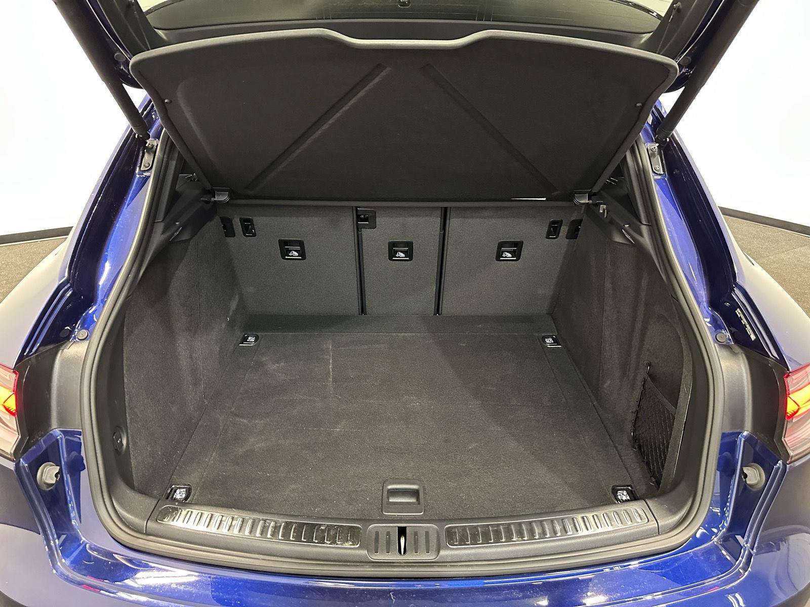 Certified 2026 Porsche Macan AWD/4WD image 37