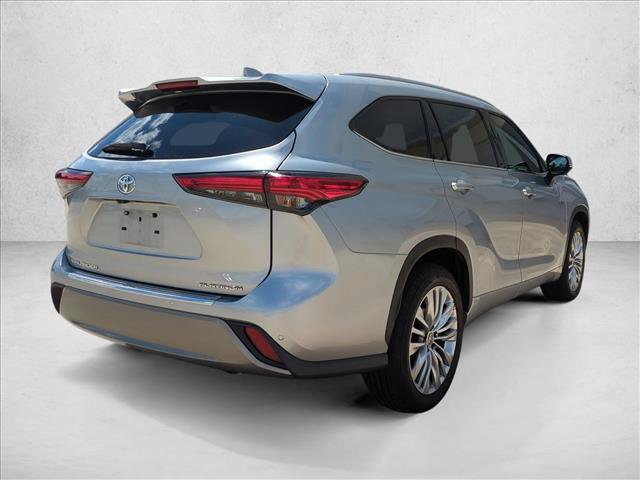 Used 2023 Toyota Highlander Platinum FWD image 5