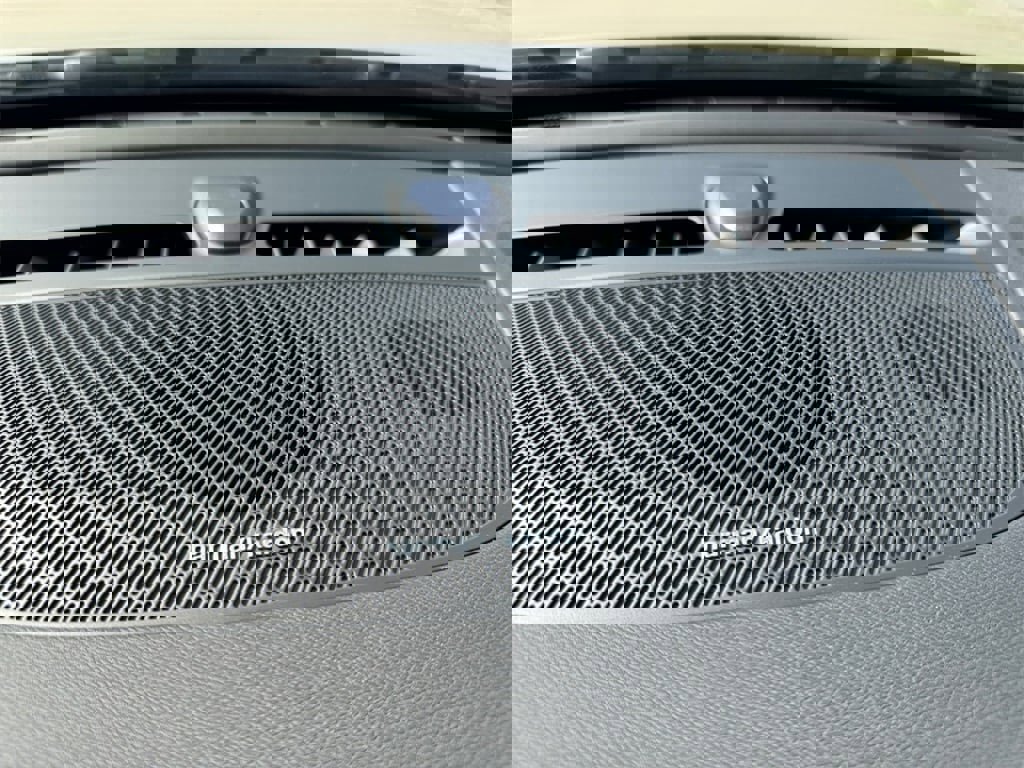 New 2025 Volvo XC40 B5 Ultra w/ Climate Package image 18