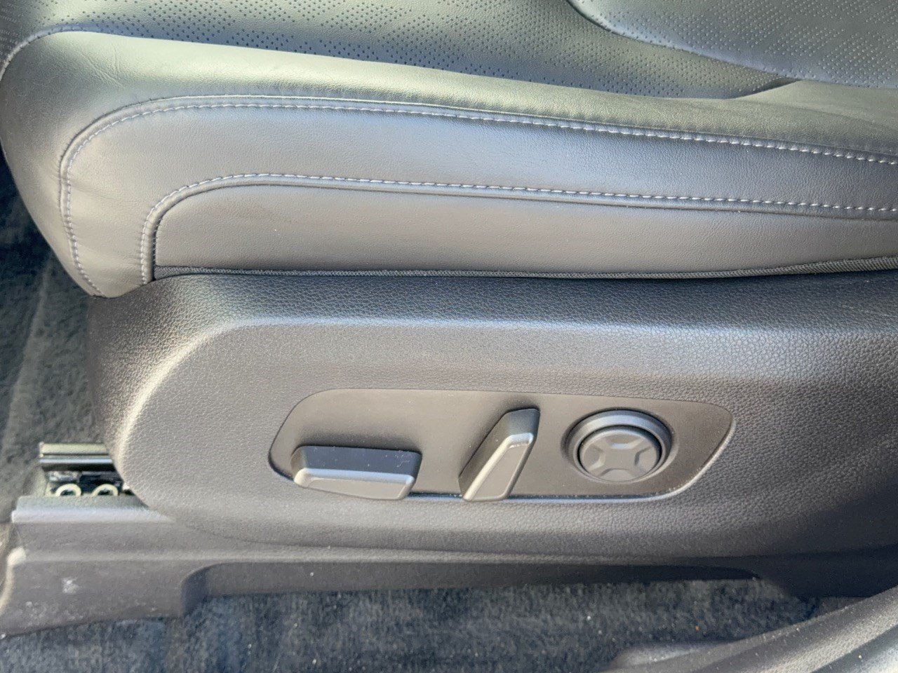 Used 2026 Kia Carnival FWD image 16