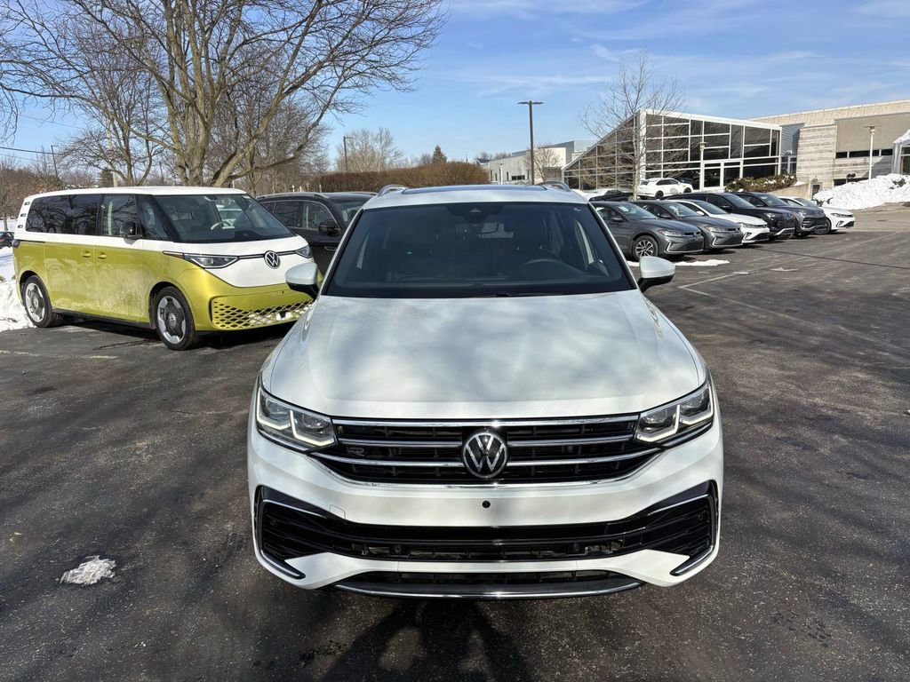 Used 2022 Volkswagen Tiguan SEL R-Line image 2