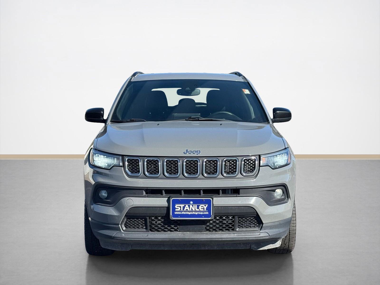 Used 2024 Jeep Compass Latitude image 2