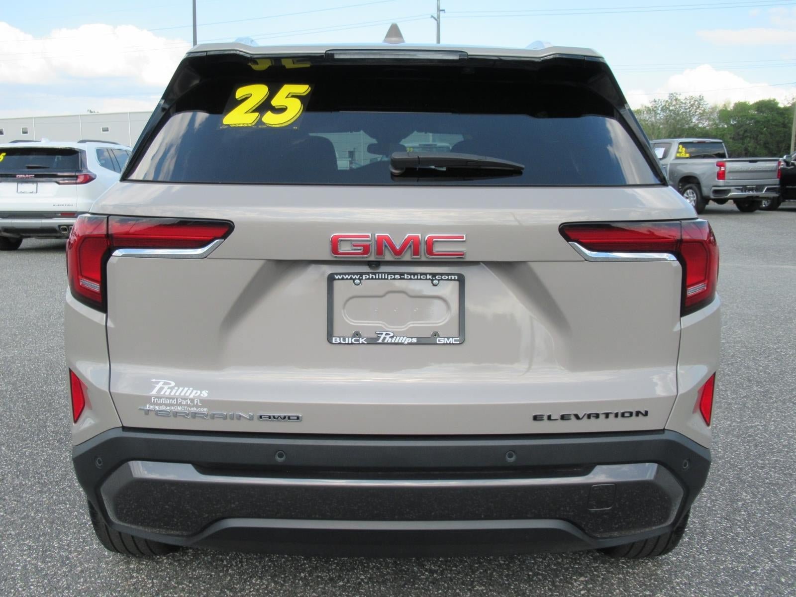 Used 2025 GMC Terrain Elevation w/ Elevation Premium Package AWD/4WD image 5