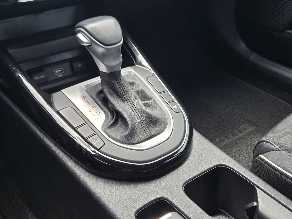 Certified 2024 Kia Forte GT-Line FWD image 9