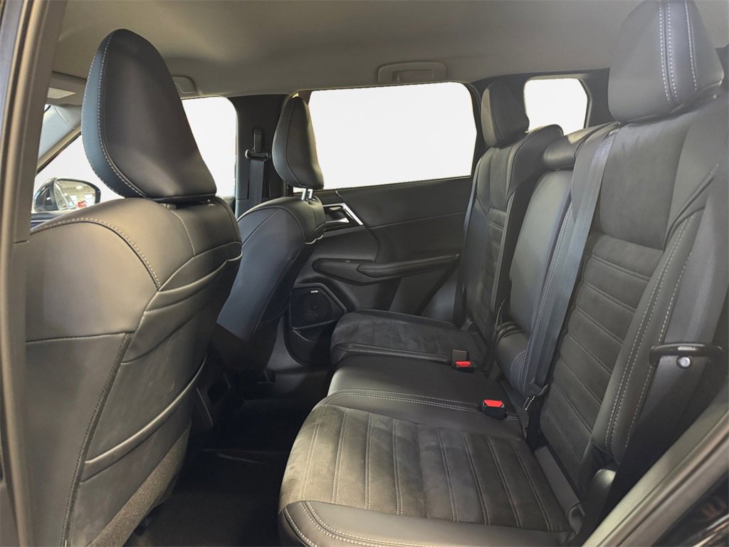 Used 2025 Mitsubishi Outlander SE image 24