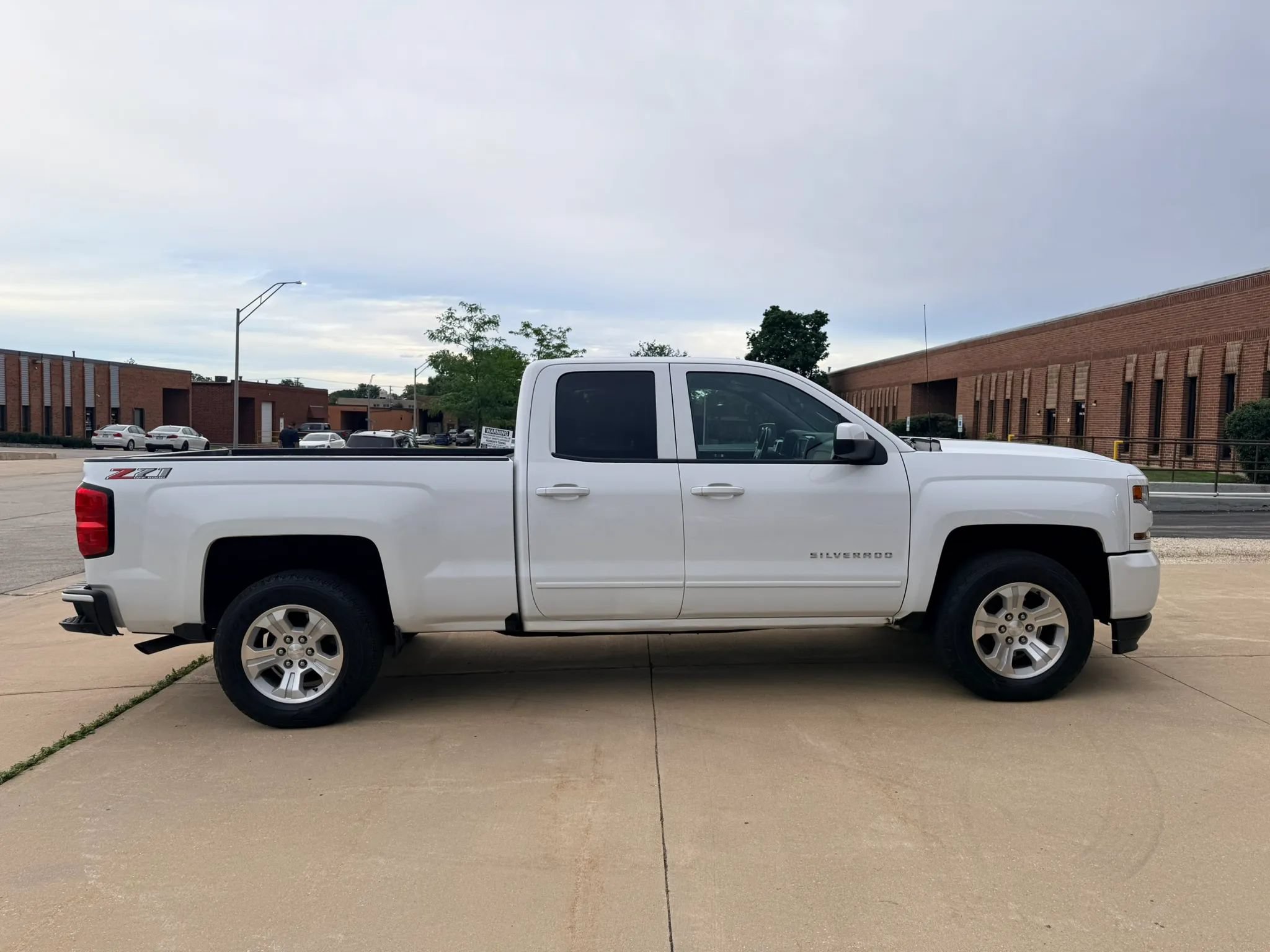 Used 2019 Chevrolet Silverado 1500 LT w/ All Star Edition AWD/4WD image 4