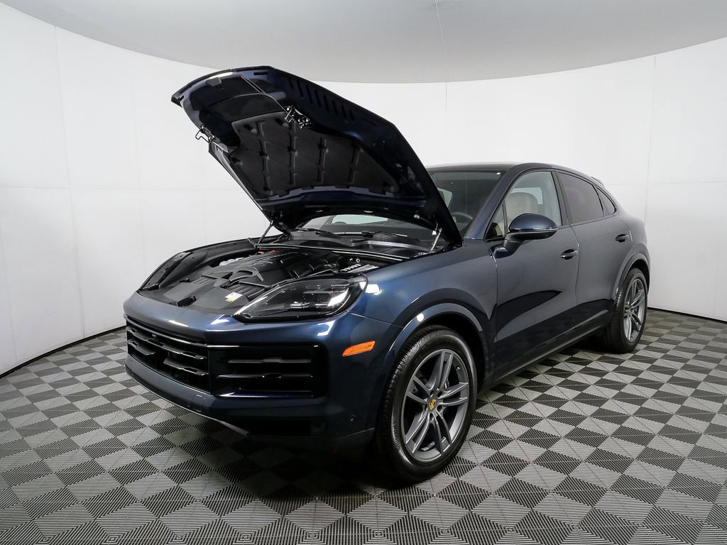 Certified 2024 Porsche Cayenne Coupe AWD/4WD image 36