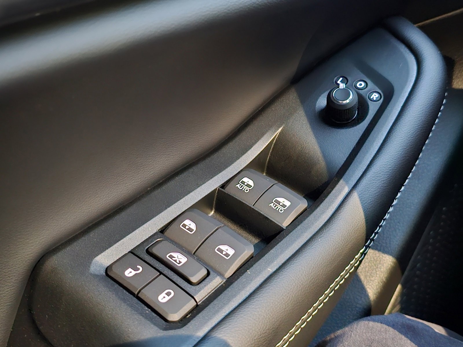 New 2025 Jeep Grand Cherokee L Laredo image 18