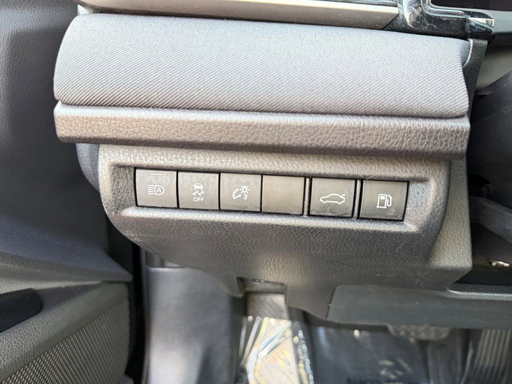 Used 2025 Toyota Camry LE image 31