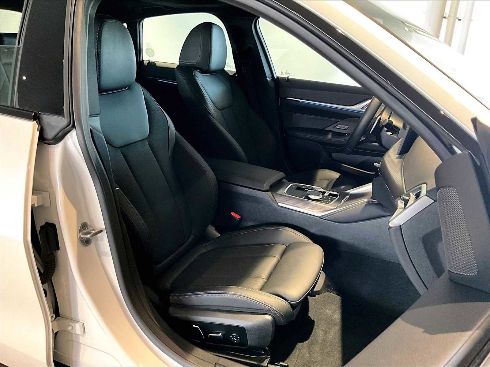 Used 2025 BMW 430i xDrive w/ M Sport Package image 22