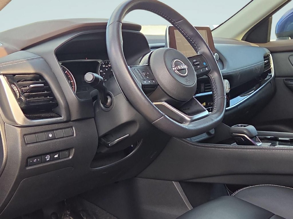 Used 2023 Nissan Rogue SL AWD/4WD image 14